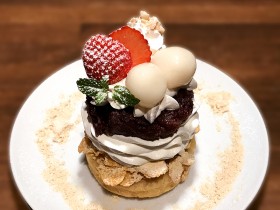期間限定 「白玉と小豆と苺のドーナツ」
